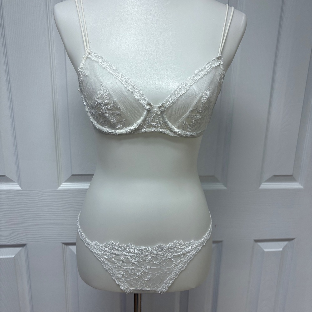 La Perla Souple Underwire Floral-Embroidered Bra 32C‎ and Lace Thong M.